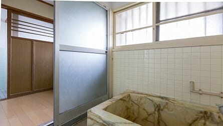 hih_case010_before001 | みすずのリフォーム |四日市市の断熱リノベーション・性能向上リフォーム 勾配屋根が魅力、和シックなコンパクトモデルハウス