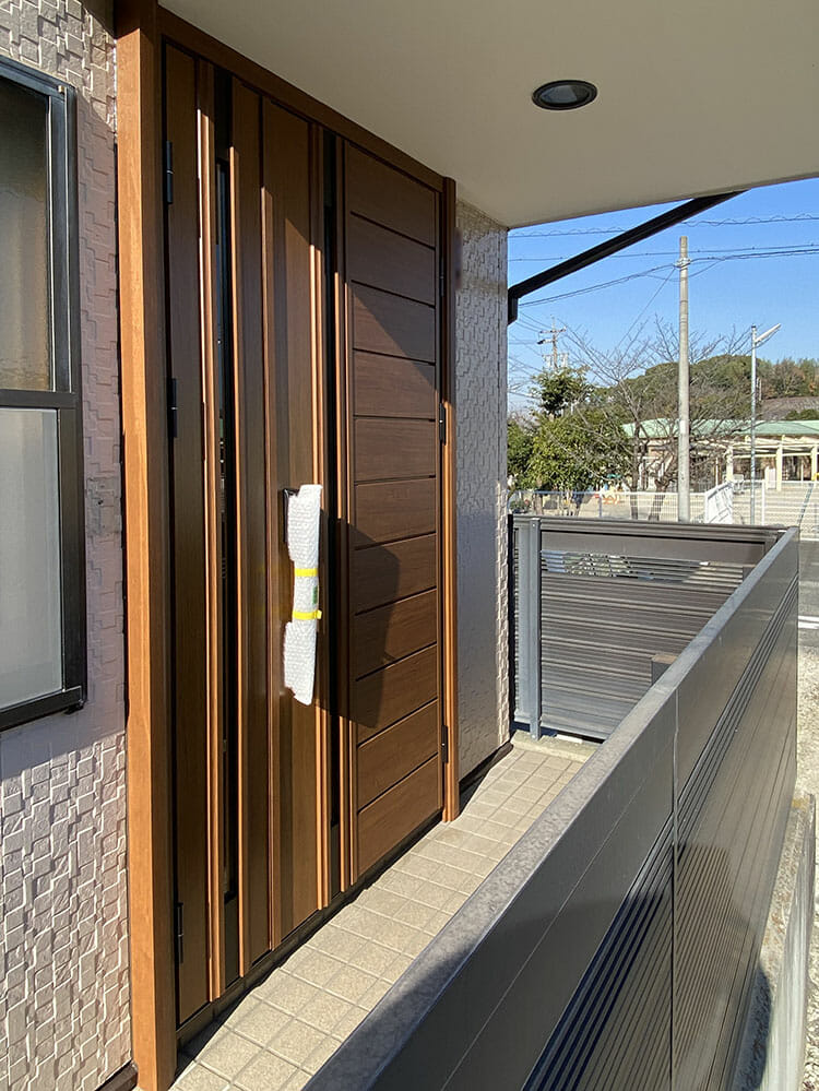 20211216_2_door_after02_sp | みすずのリフォーム |四日市市の断熱リノベーション・性能向上リフォーム 【水廻り、玄関ドア編】お部屋まるごと断熱で、あたたかく健康に過ごせる我が家に