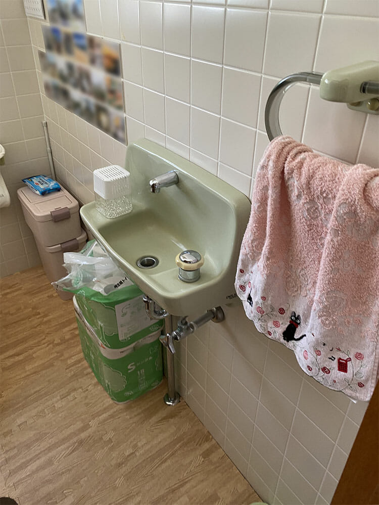 20211216_2_toilet_before002_sp | みすずのリフォーム |四日市市の断熱リノベーション・性能向上リフォーム 【水廻り、玄関ドア編】お部屋まるごと断熱で、あたたかく健康に過ごせる我が家に