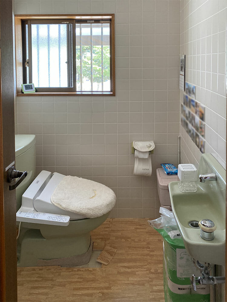 20211216_2_toilet_before_sp | みすずのリフォーム |四日市市の断熱リノベーション・性能向上リフォーム 【水廻り、玄関ドア編】お部屋まるごと断熱で、あたたかく健康に過ごせる我が家に